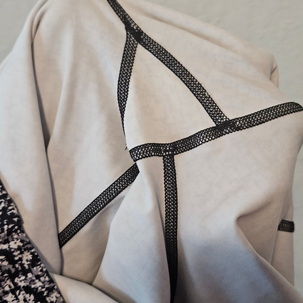 Zyia Active Black White Floral Pixelated Print Leggings with Pockets Size 12 - Picture 7 of 9